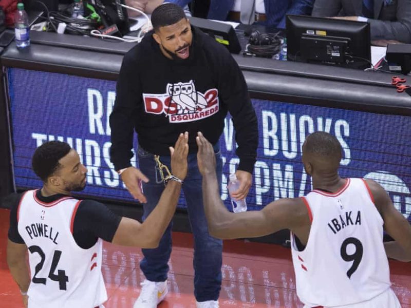 Drake was doing everything he could to help his team 😂 #NBA #drake