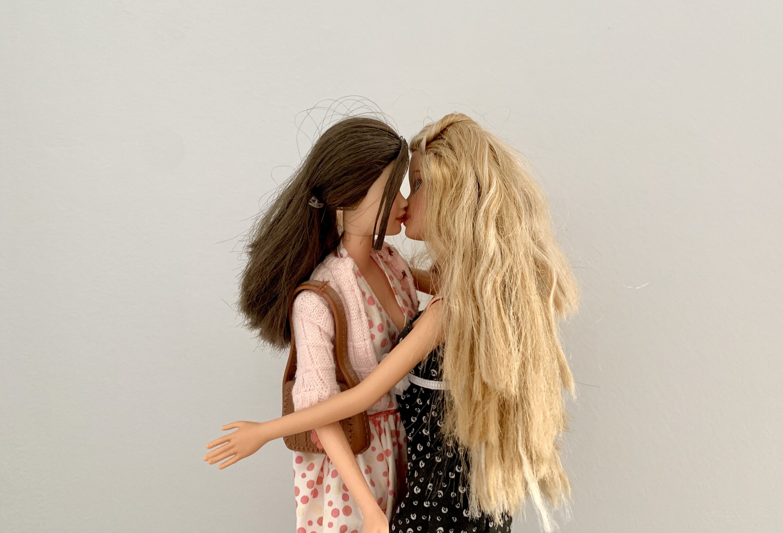 barbie love kiss